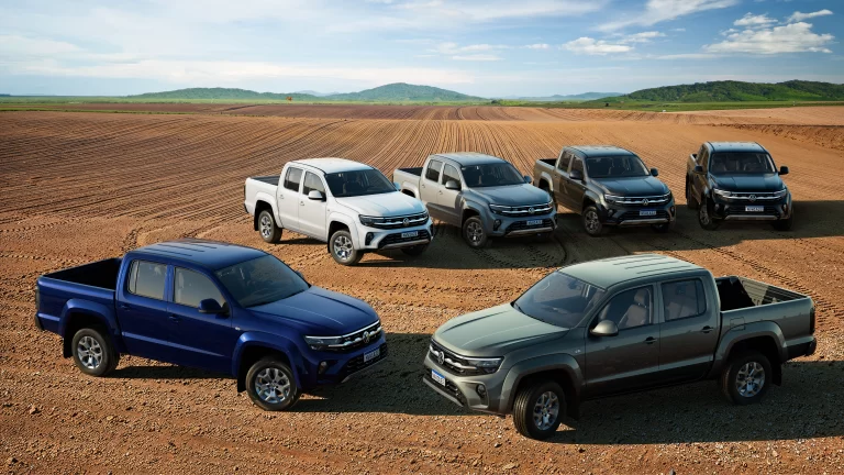 108-3505--lam-amarok-25-comfortline-v6-at-4x4--packshot-6cores--amb-adv-