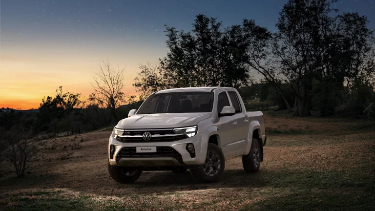 108-3506--lam-amarok-25-comfortline-v6-at-4x4--5-8-fren-esq-0q0q-puro-amb-noite-adv-
