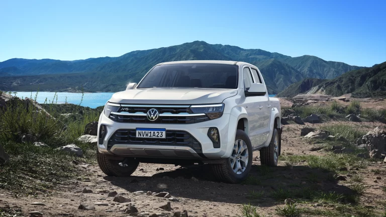 108-3507--lam-amarok-25-comfortline-v6-at-4x4--5-8-fren-esq-0q0q-puro-amb-dia-adv-