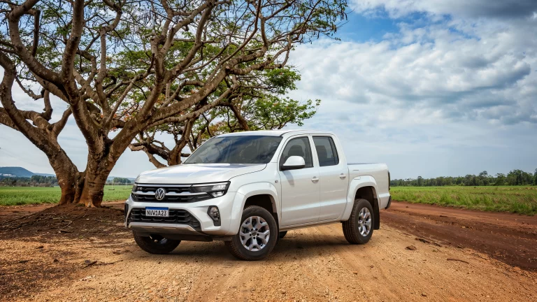 108-3510--lam-amarok-25-comfortline-v6-at-4x4--3-4-fren-esq-0q0q-puro-amb-dia-adv-