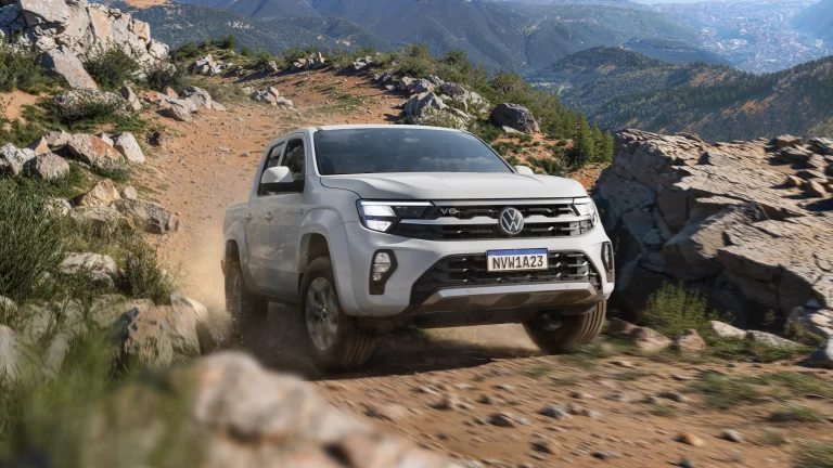 108-3511--lam-amarok-25-comfortline-v6-at-4x4--5-8-fren-0q0q-puro-amb-dia-acao-adv--