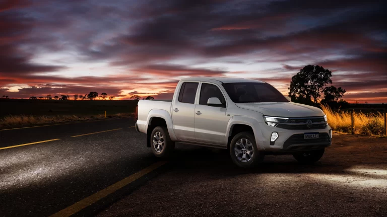 108-3512--lam-amarok-25-comfortline-v6-at-4x4--3-4-fren-0q0q-puro-amb-noite-acao-adv