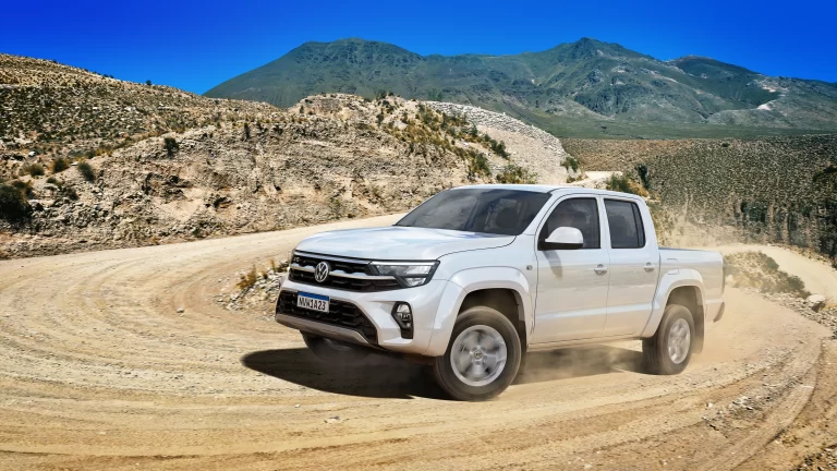 108-3513--lam-amarok-25-comfortline-v6-at-4x4--3-4-fren-0q0q-puro-amb-dia-acao-adv-