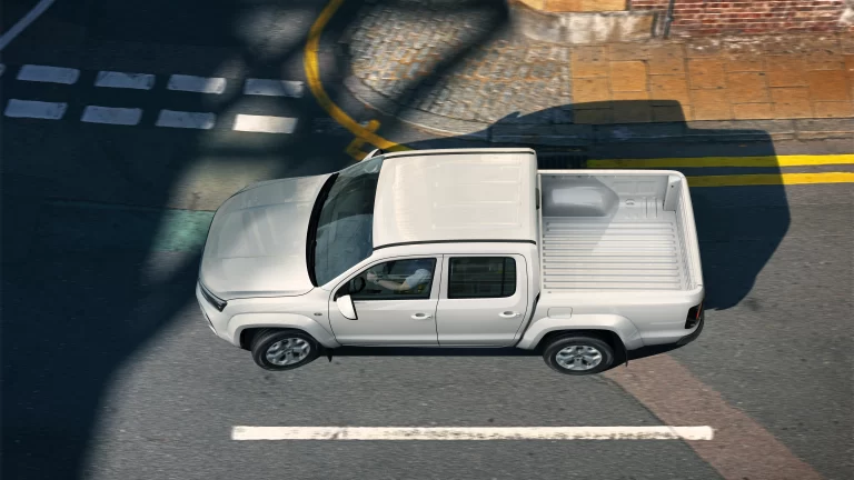 108-3514--lam-amarok-25-comfortline-v6-at-4x4--aerea-3-4-tras-0q0q-puro-amb-dia-acao-adv-